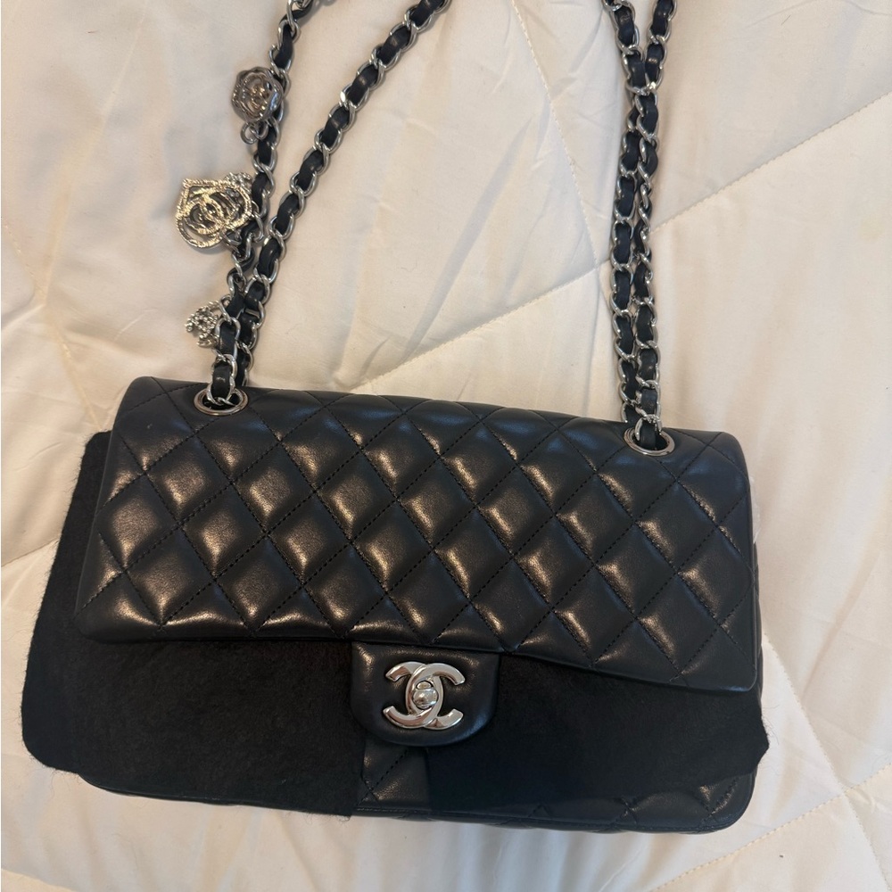 Chanel Classic Flap - Picture 15 of 17